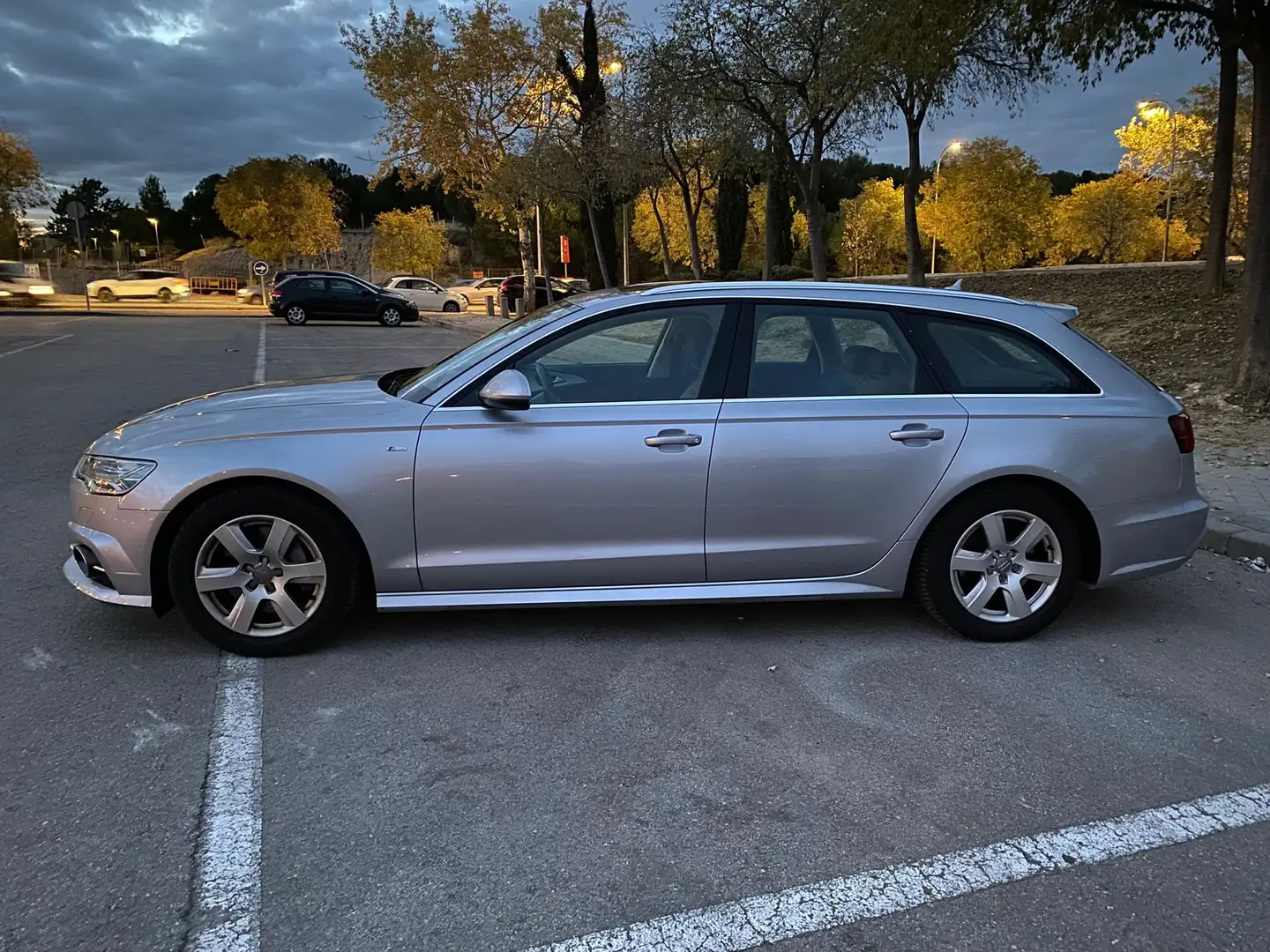 
								Audi A6 Avant 3.0TDI S line edition Q. S-T completo									