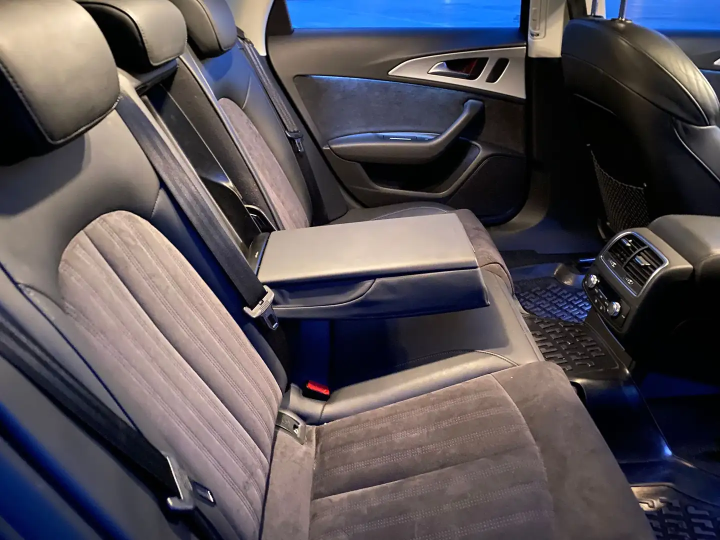 
								Audi A6 Avant 3.0TDI S line edition Q. S-T completo									